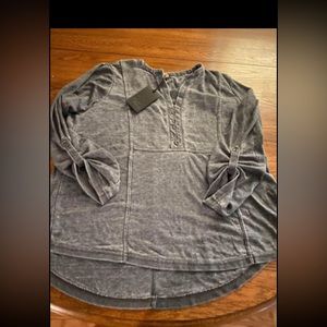Woman’s gray shirt. Size XL.